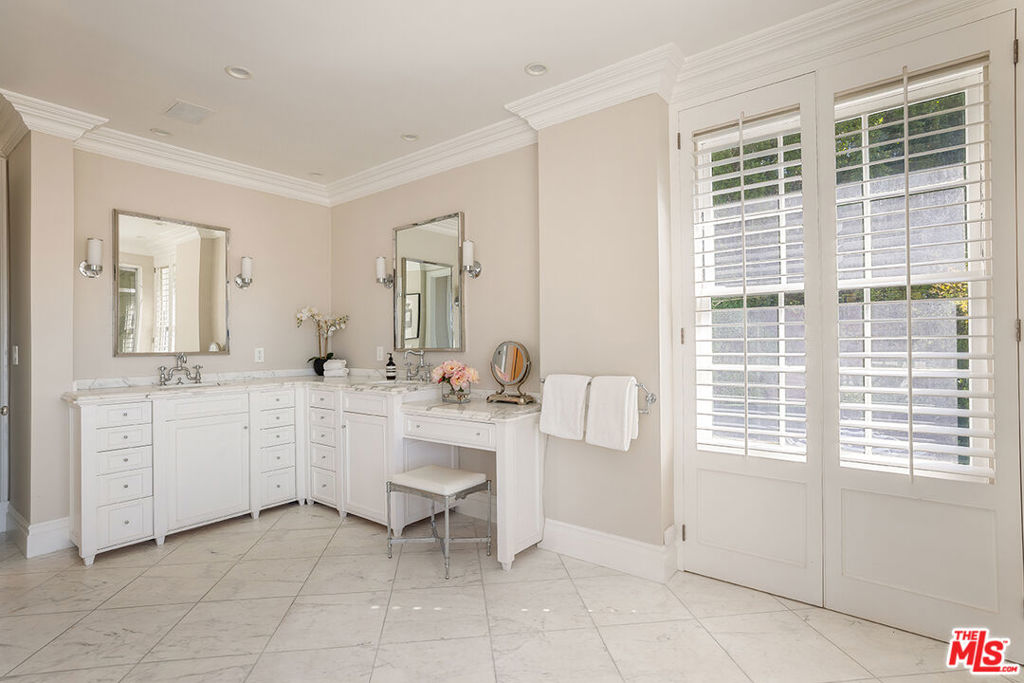 1460 N Doheny Drive Property Photo 15