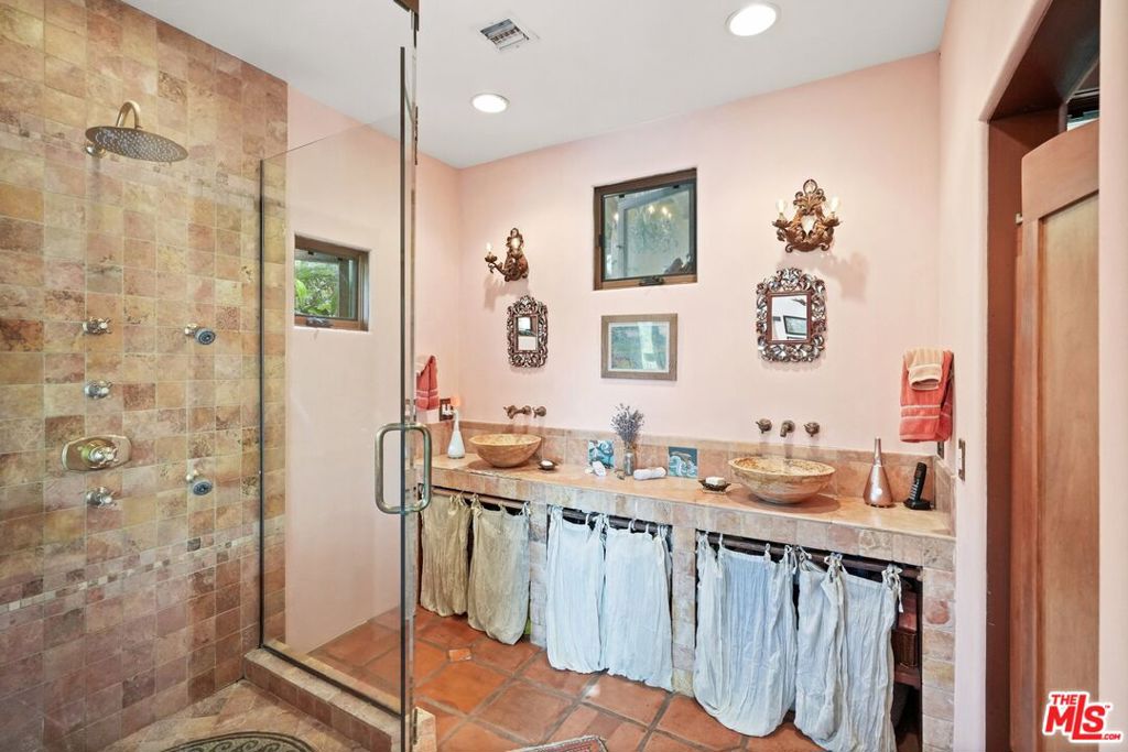 754 Basin Drive Property Photo 31