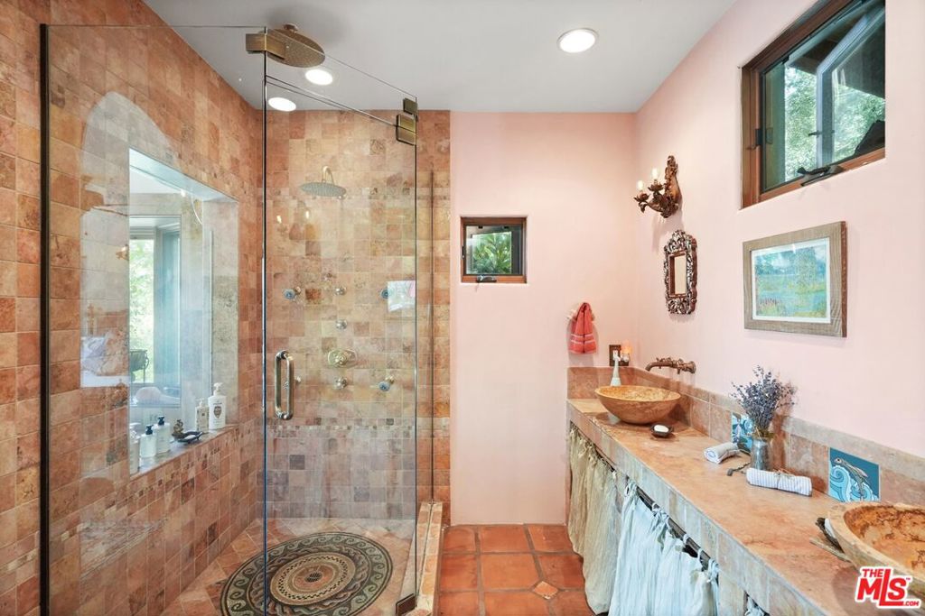 754 Basin Drive Property Photo 32