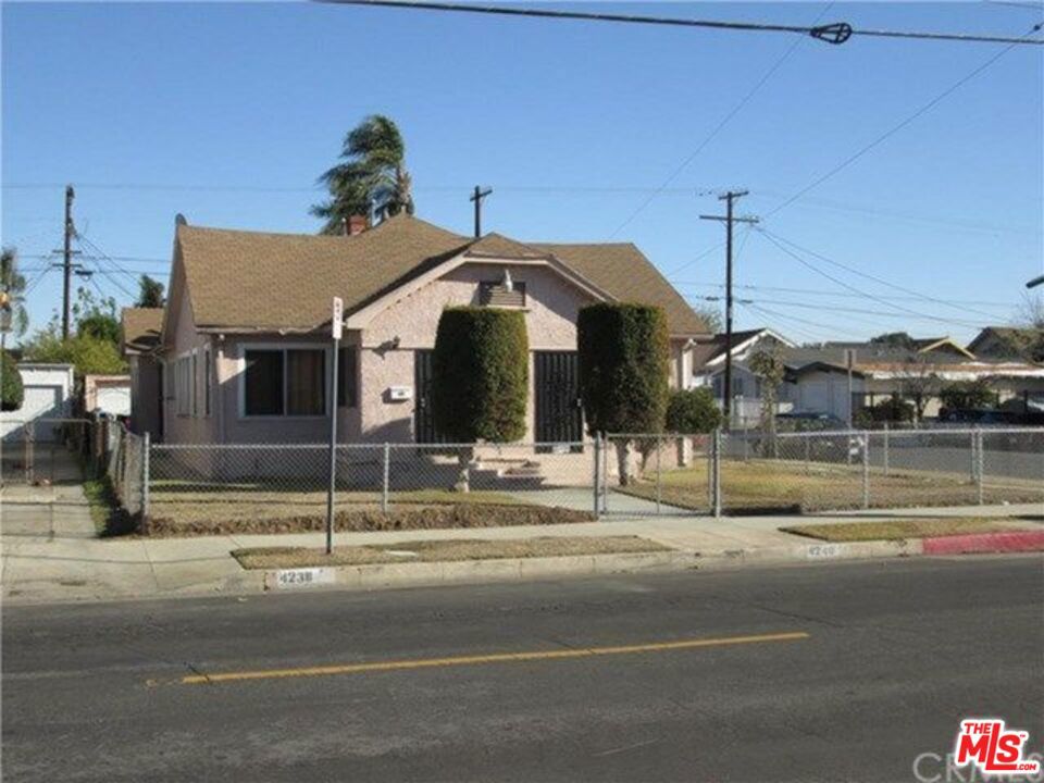 4240 S Denker Avenue Property Photo 5