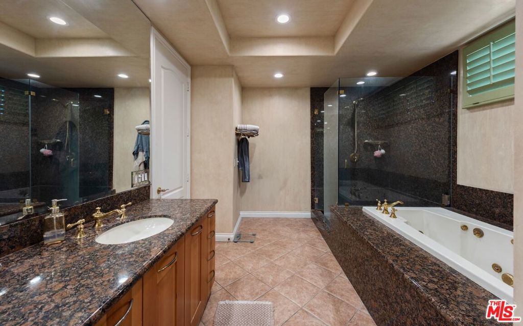 130 Channel Pointe Mall Property Photo 16
