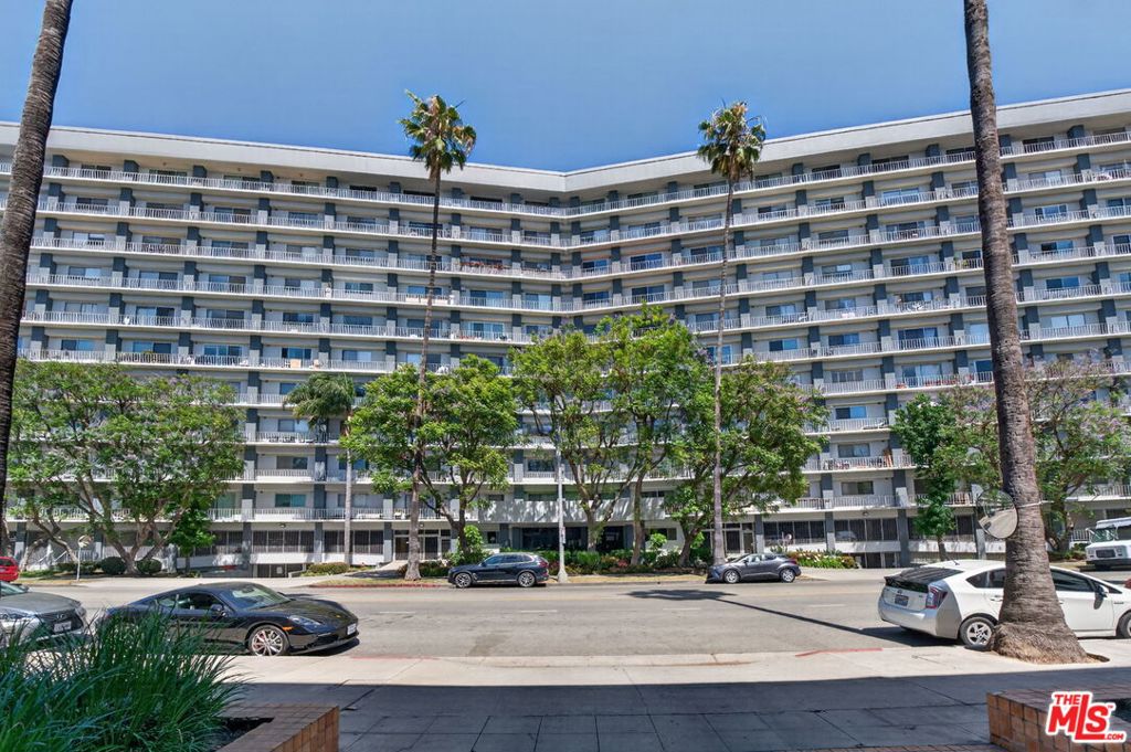 100 S Doheny Drive 719 Property Photo 4