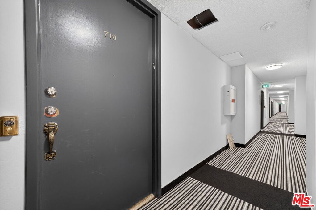 100 S Doheny Drive 719 Property Photo 9