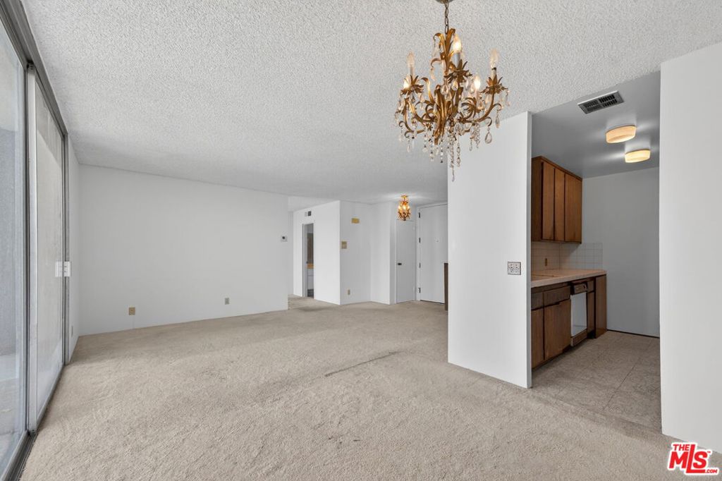 100 S Doheny Drive 719 Property Photo 19