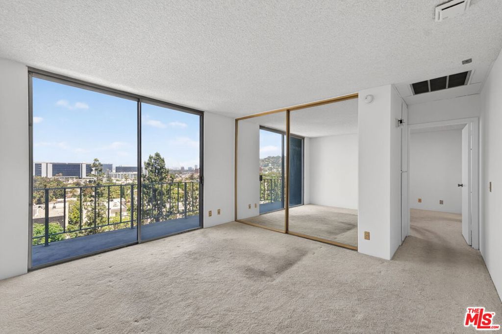 100 S Doheny Drive 719 Property Photo 25