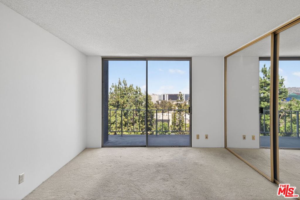 100 S Doheny Drive 719 Property Photo 26