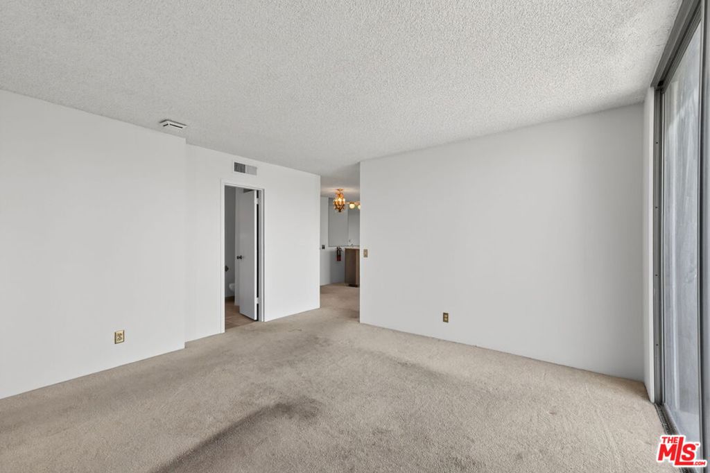 100 S Doheny Drive 719 Property Photo 28