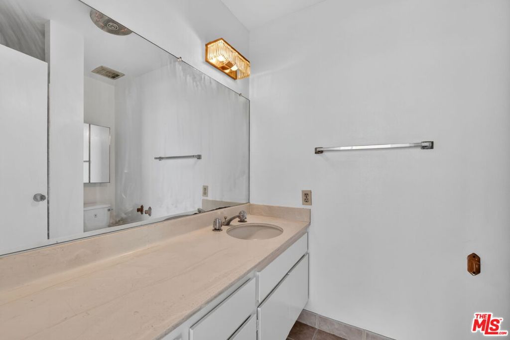 100 S Doheny Drive 719 Property Photo 30