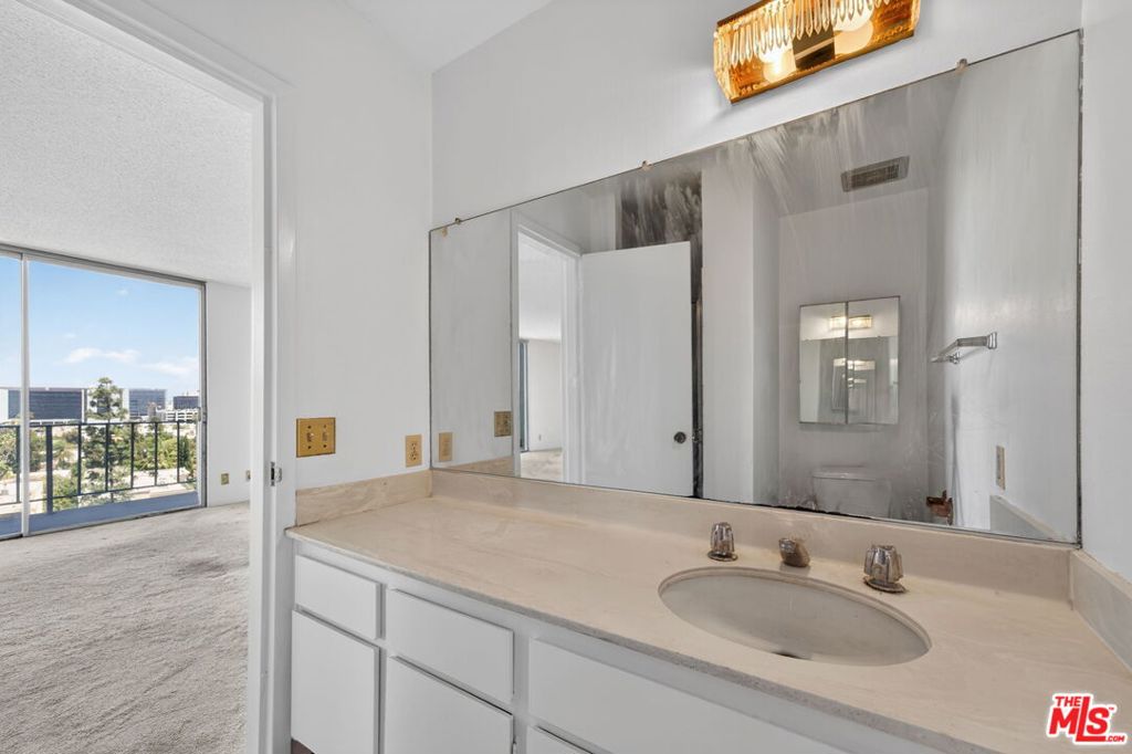 100 S Doheny Drive 719 Property Photo 32