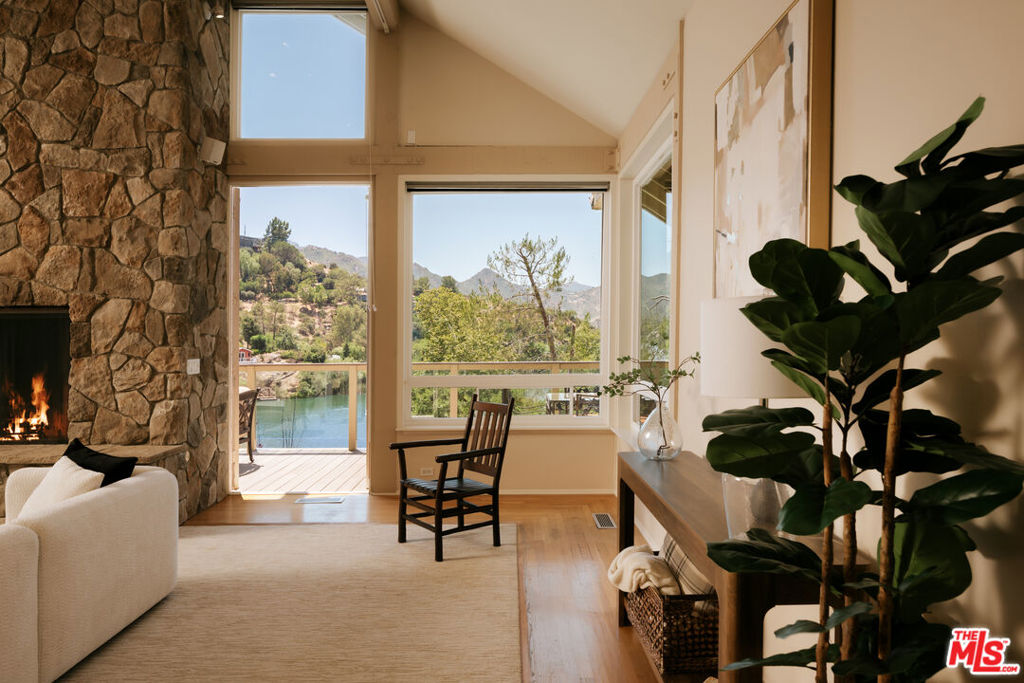 2090 E Lakeshore Drive Property Photo 3