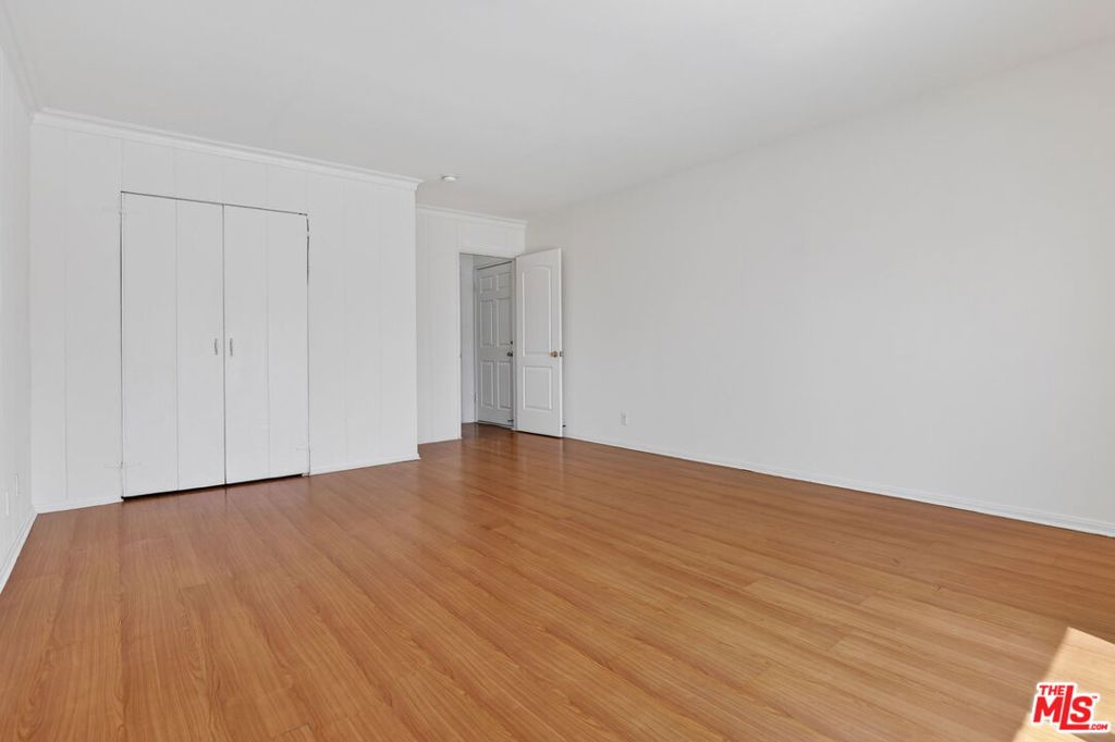 14721 Sylvan Street 4 Property Photo 6
