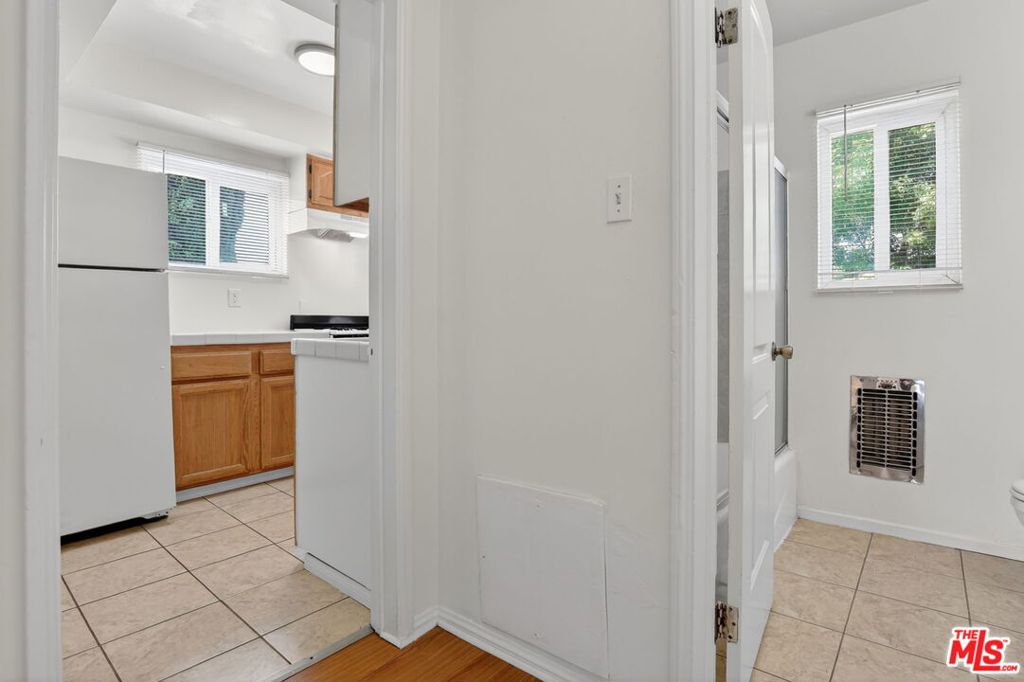 14721 Sylvan Street 4 Property Photo 12