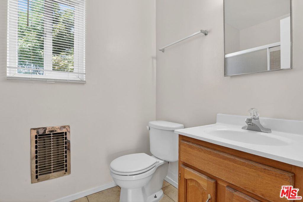 14721 Sylvan Street 4 Property Photo 13