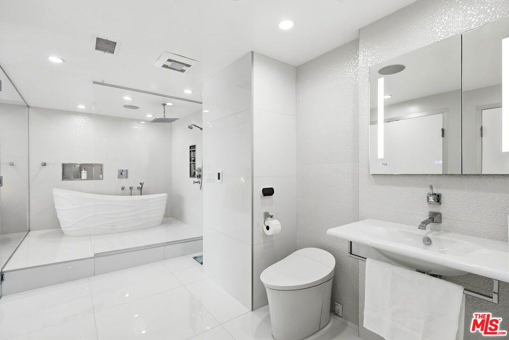 10501 Wilshire Boulevard 1007 Property Photo 17