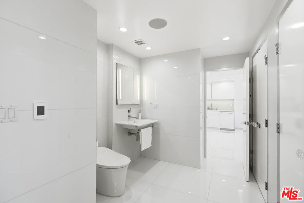 10501 Wilshire Boulevard 1007 Property Photo 19