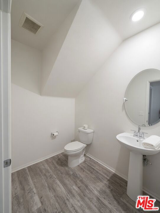 1019 Hudson Lane Property Photo 12