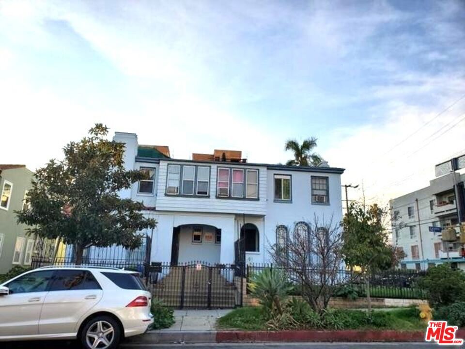 901 S Catalina Street Property Photo 2