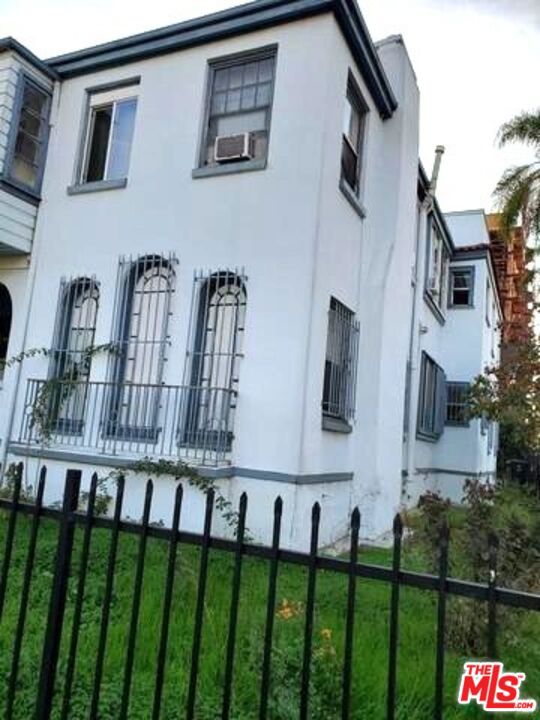 901 S Catalina Street Property Photo 7