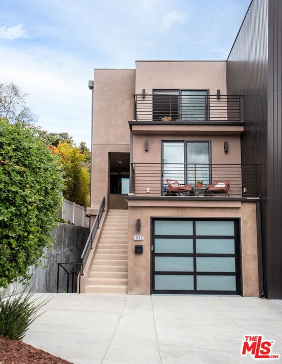 1882 Lucretia Avenue Property Photo 4