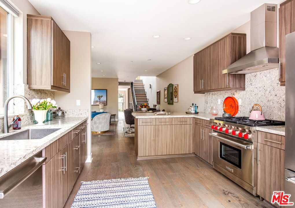 1882 Lucretia Avenue Property Photo 11
