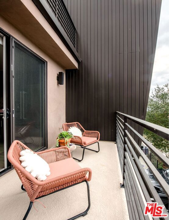 1882 Lucretia Avenue Property Photo 12