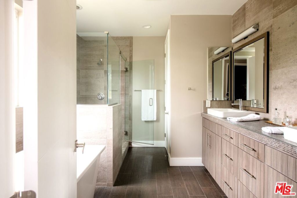 1882 Lucretia Avenue Property Photo 18