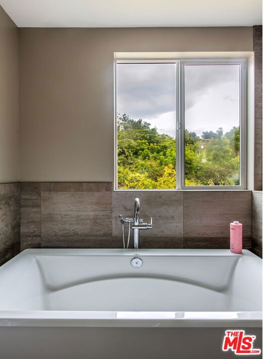 1882 Lucretia Avenue Property Photo 20