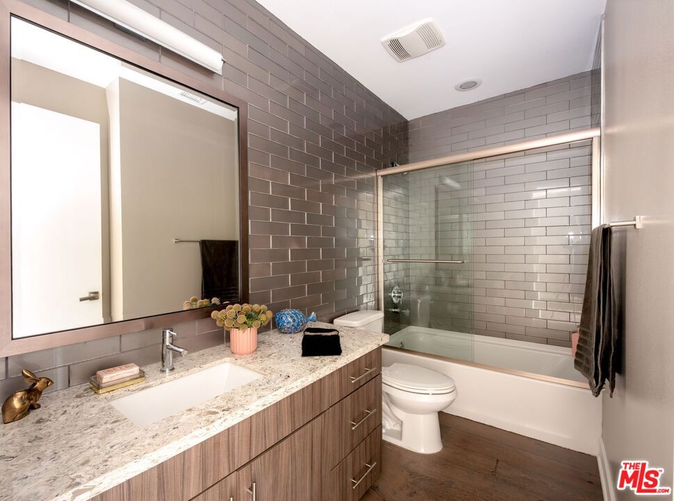 1882 Lucretia Avenue Property Photo 27