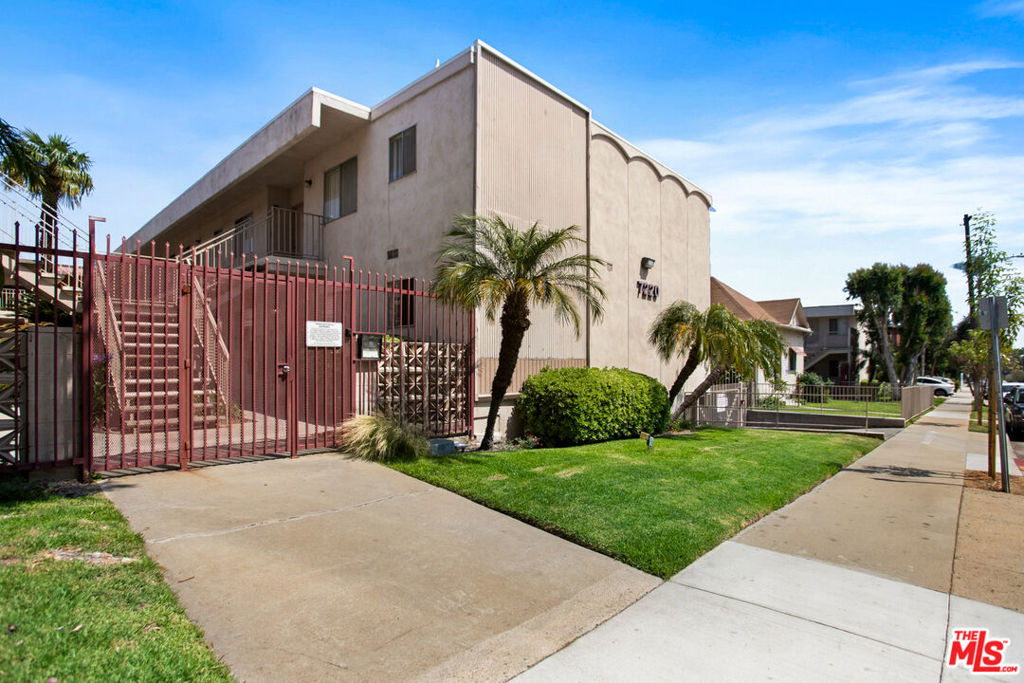7220 -32 Bright Avenue Property Photo 15