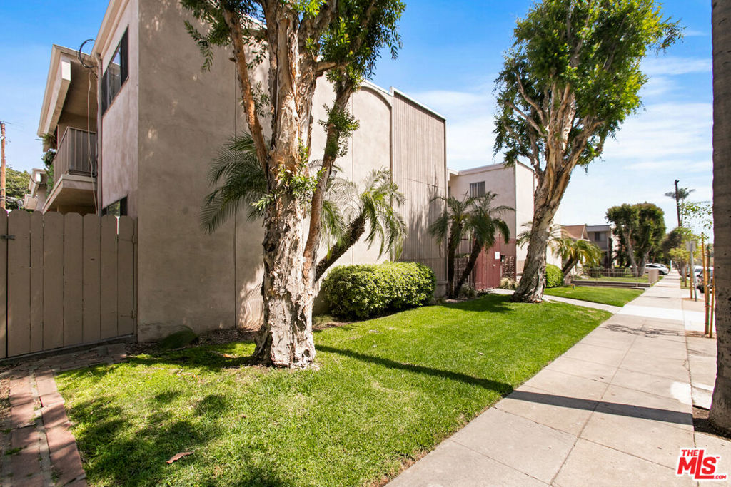 7220 -32 Bright Avenue Property Photo 16