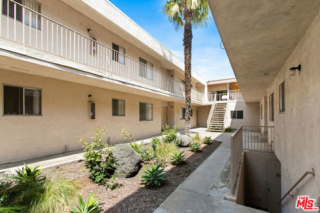 7220 -32 Bright Avenue Property Photo 17