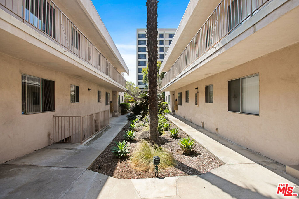 7220 -32 Bright Avenue Property Photo 18