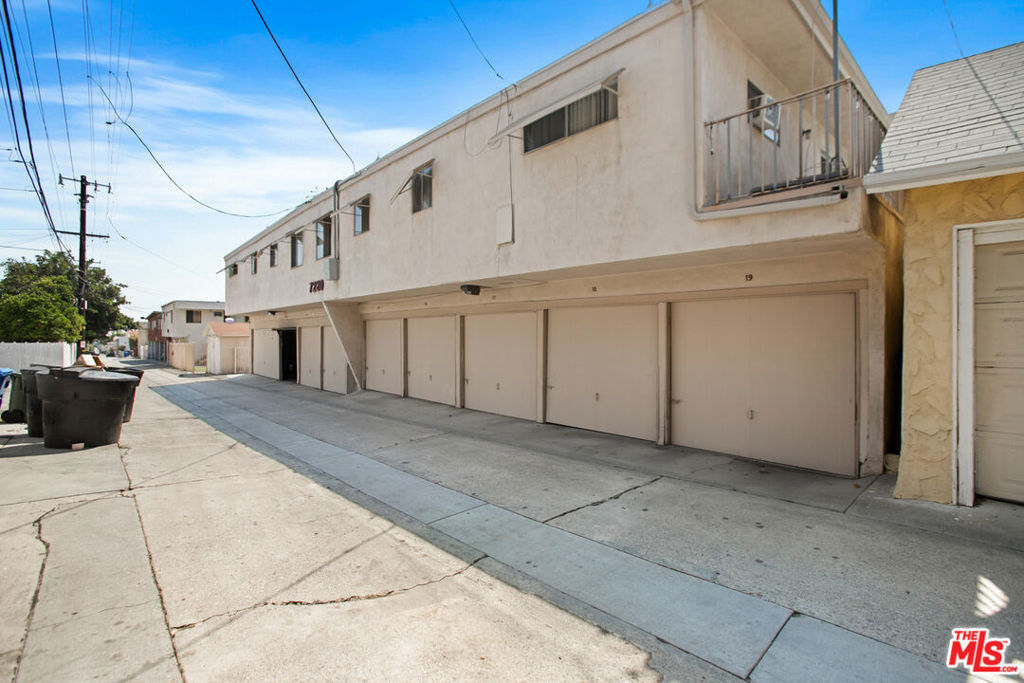 7220 -32 Bright Avenue Property Photo 21
