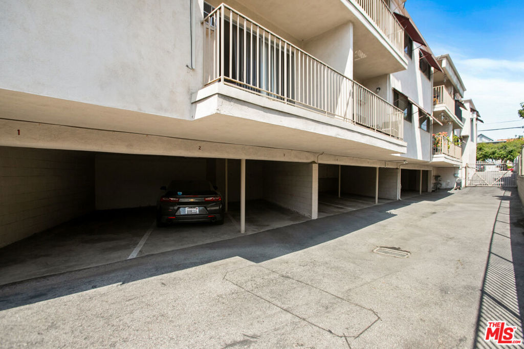 7220 -32 Bright Avenue Property Photo 22