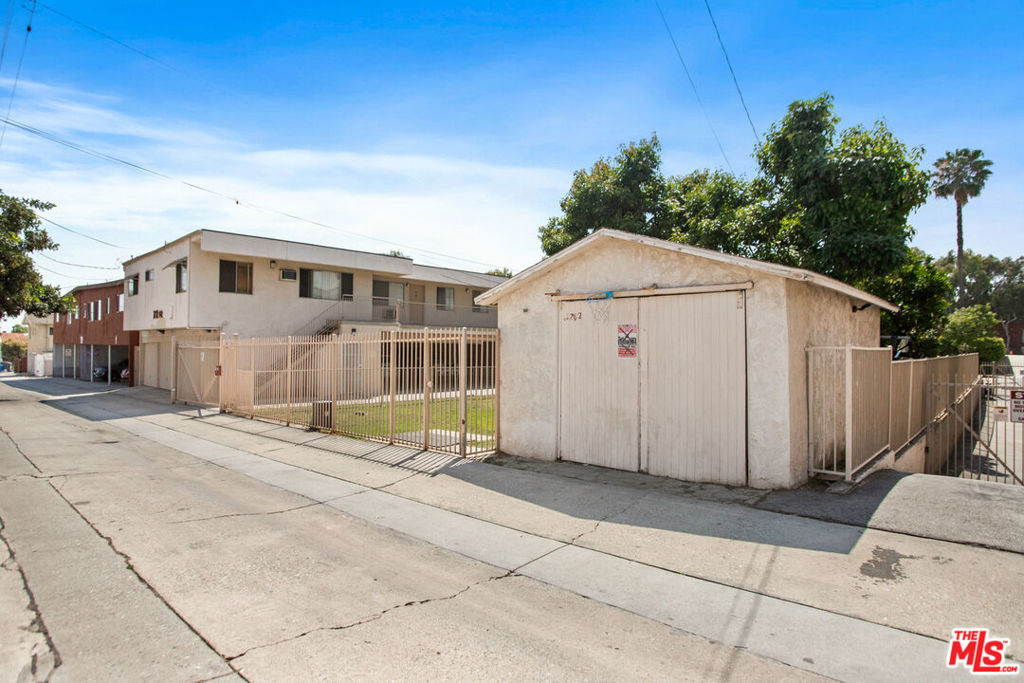 7220 -32 Bright Avenue Property Photo 31