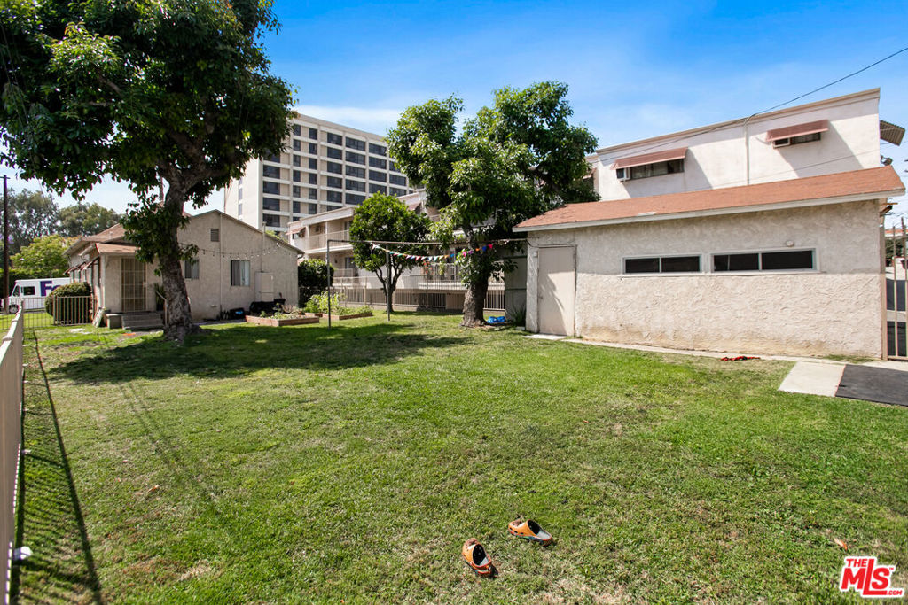 7220 -32 Bright Avenue Property Photo 37