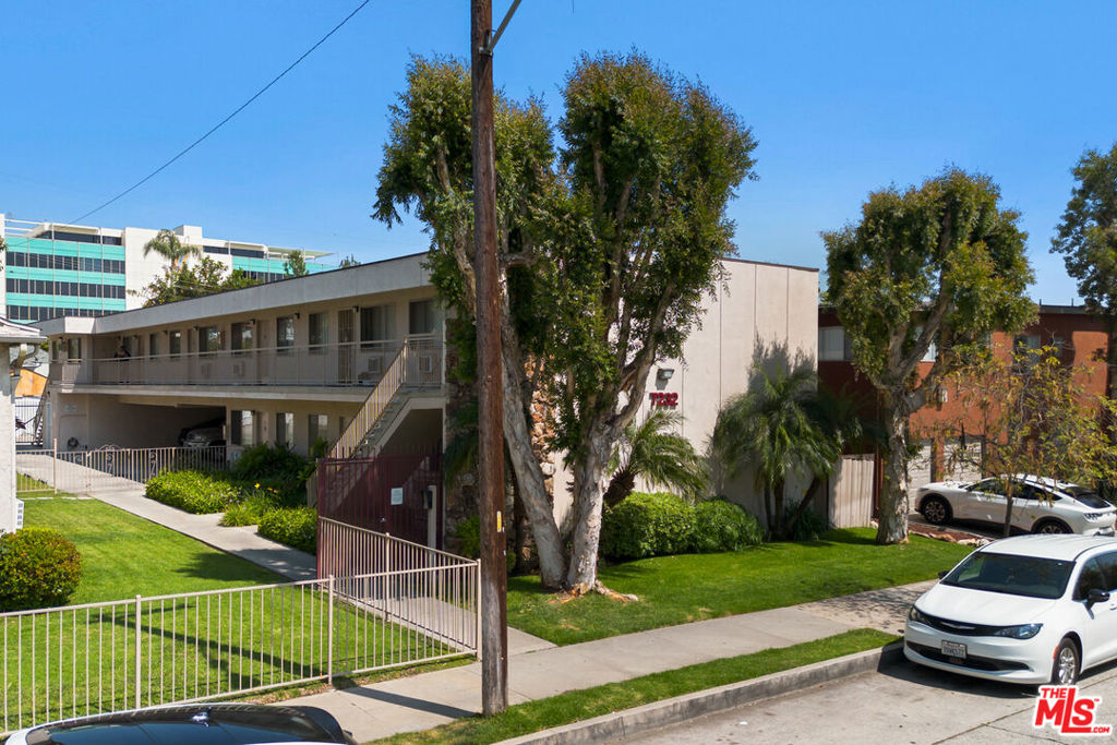 7220 -32 Bright Avenue Property Photo 38