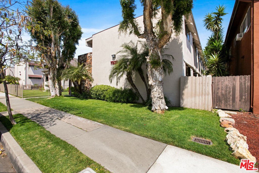 7220 -32 Bright Avenue Property Photo 54