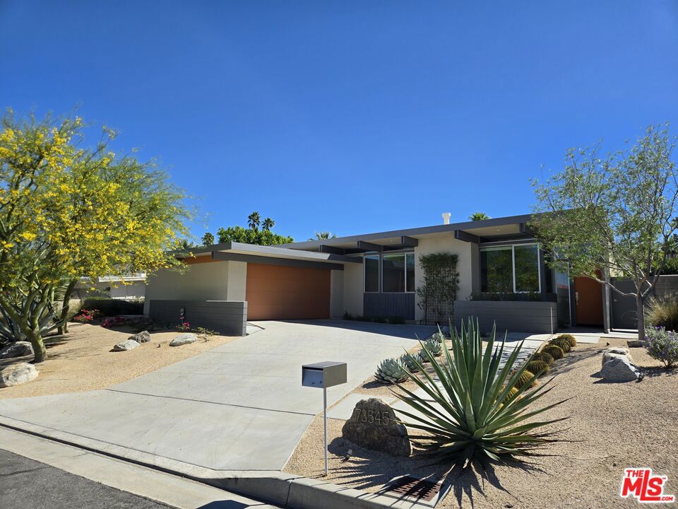 73545 Silver Moon Trail Property Photo 1
