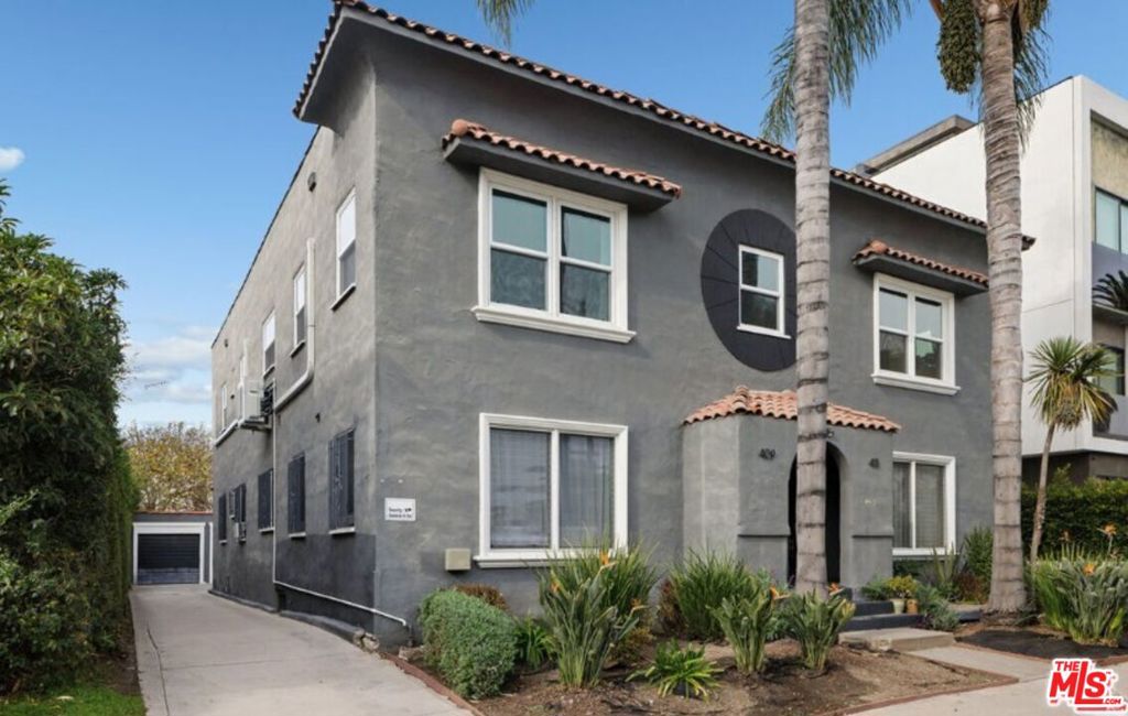 409 N Curson Avenue Property Photo 1