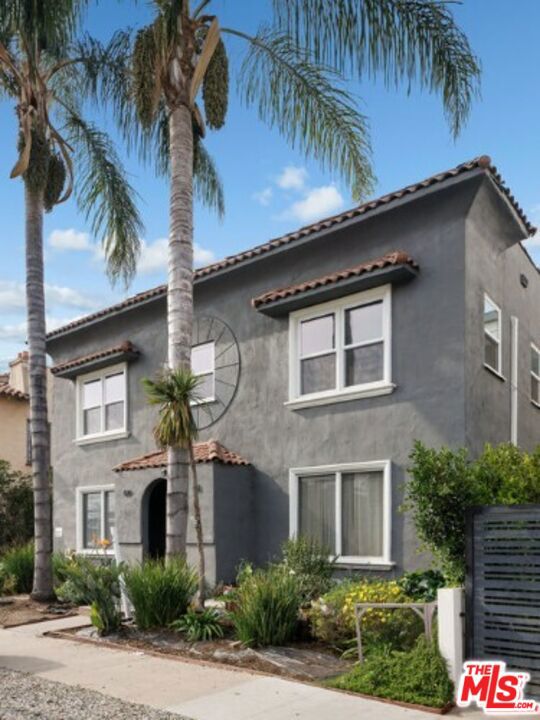 409 N Curson Avenue Property Photo 2