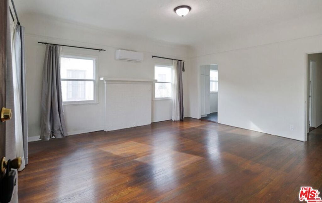 409 N Curson Avenue Property Photo 4