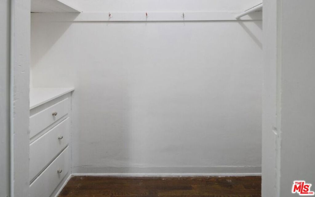 409 N Curson Avenue Property Photo 8
