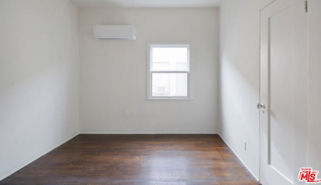 409 N Curson Avenue Property Photo 9