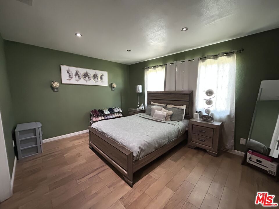 1019 N Millard Avenue Property Photo 3