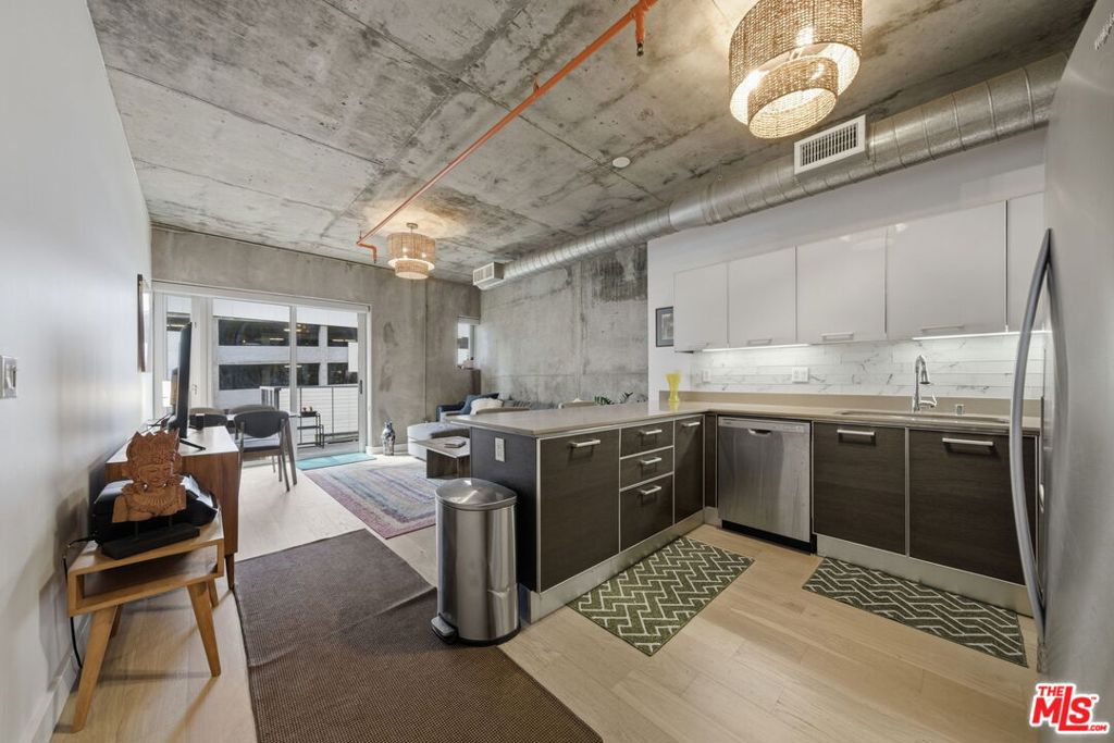 645 W 9th Street 406 Property Photo 15