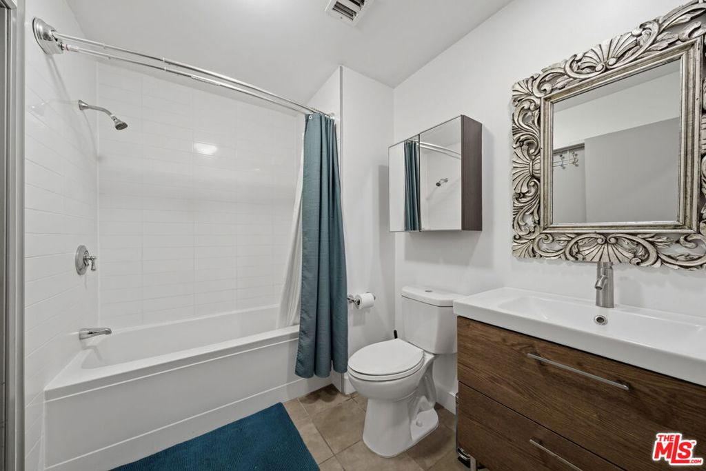 645 W 9th Street 406 Property Photo 24