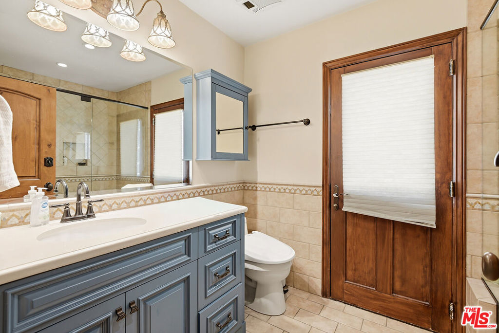 4050 Hayvenhurst Drive Property Photo 35