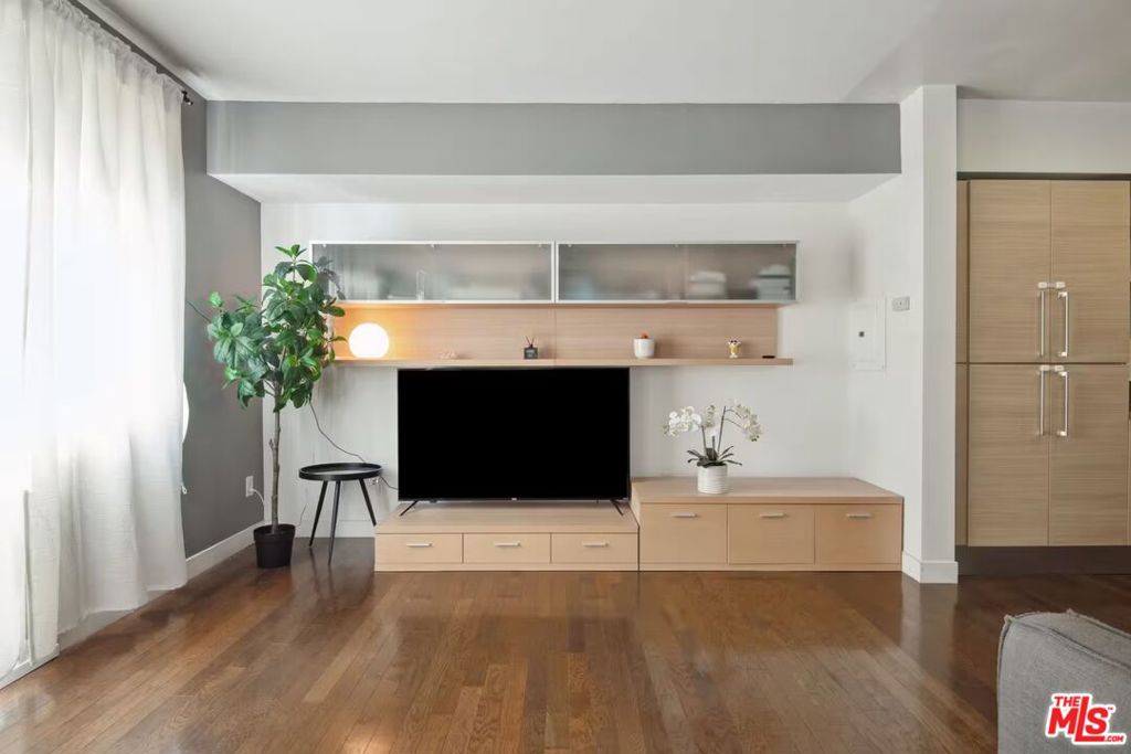 1234 Wilshire Boulevard 435 Property Photo 4