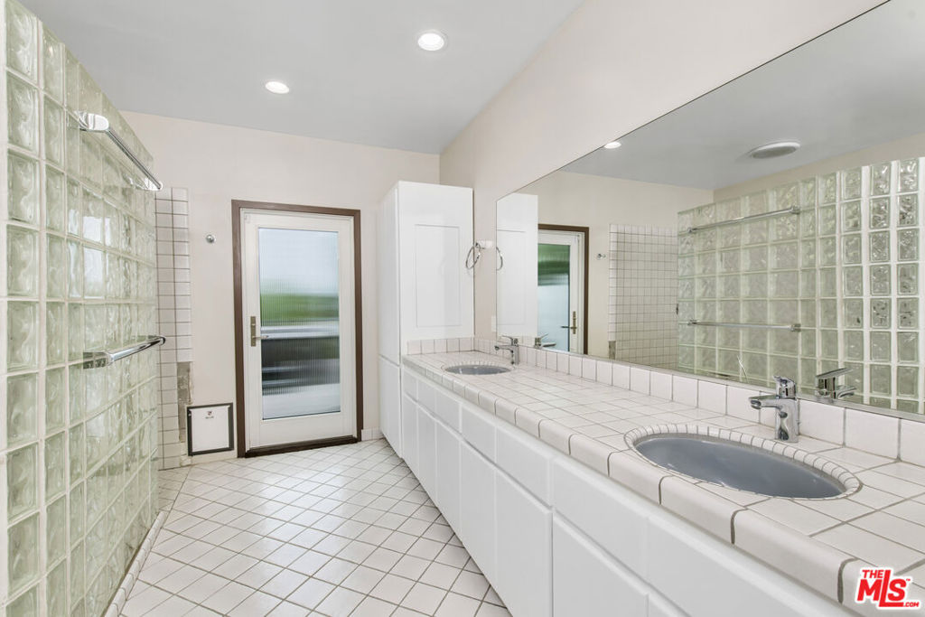 5949 Abernathy Drive Property Photo 15